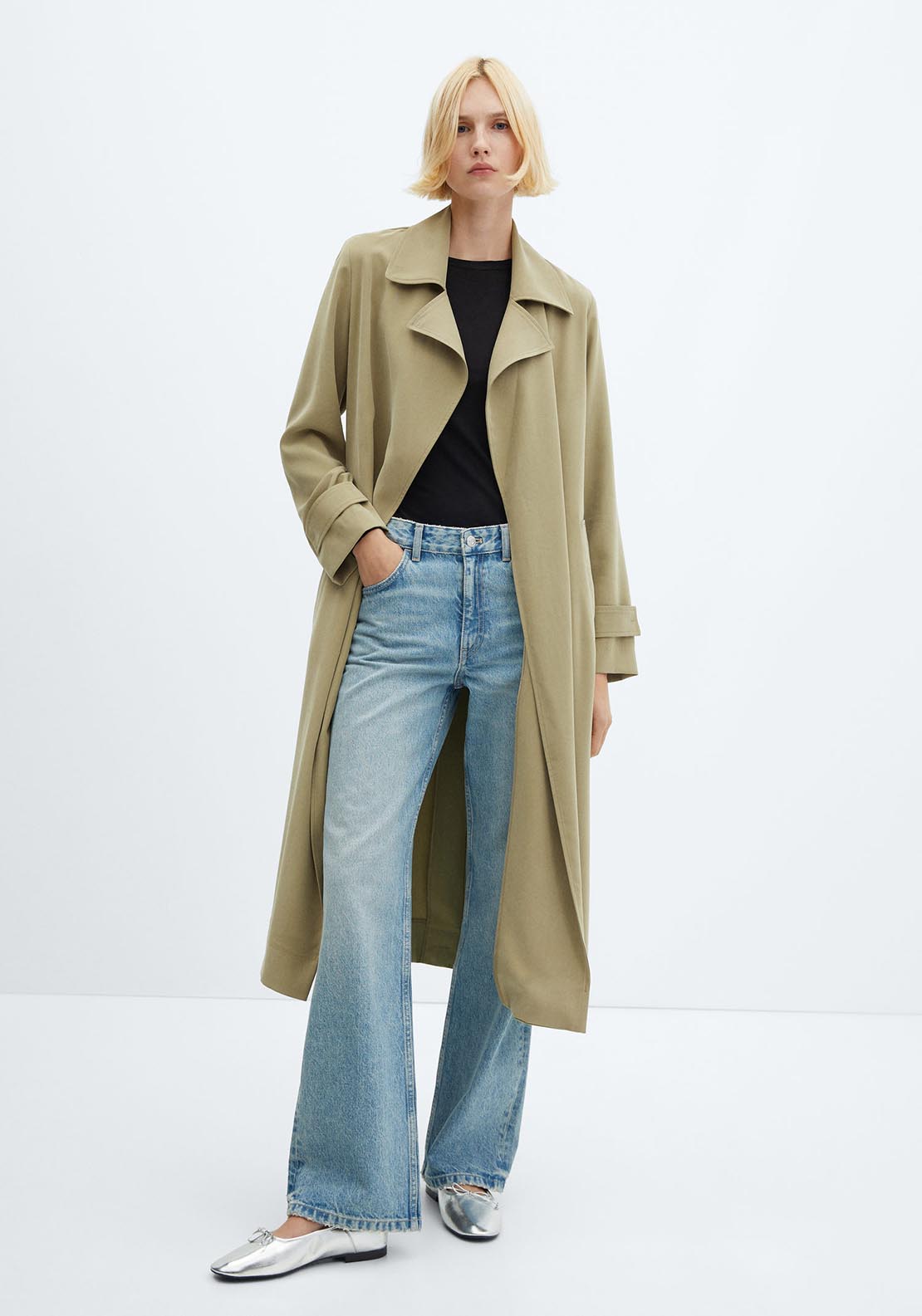 Flowy lapel trench