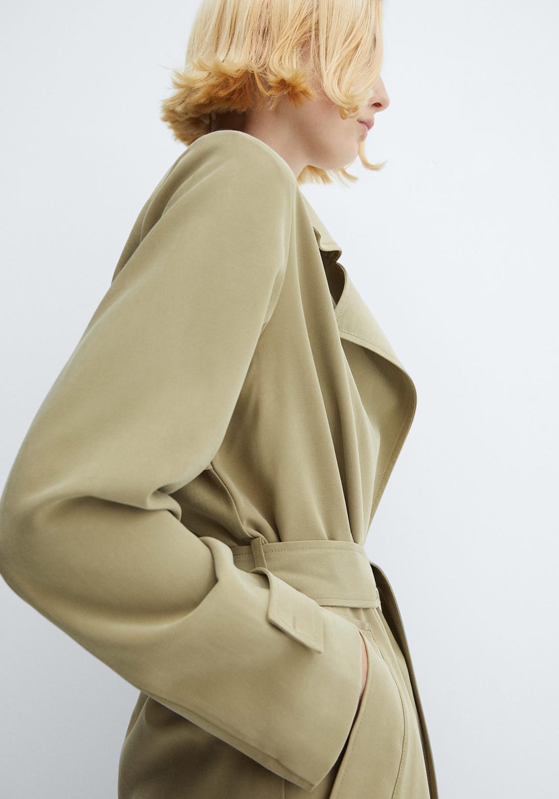 Flowy lapel trench