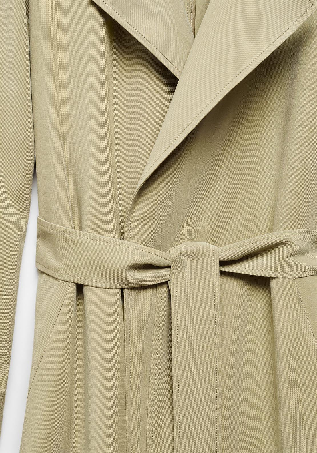 Flowy lapel trench