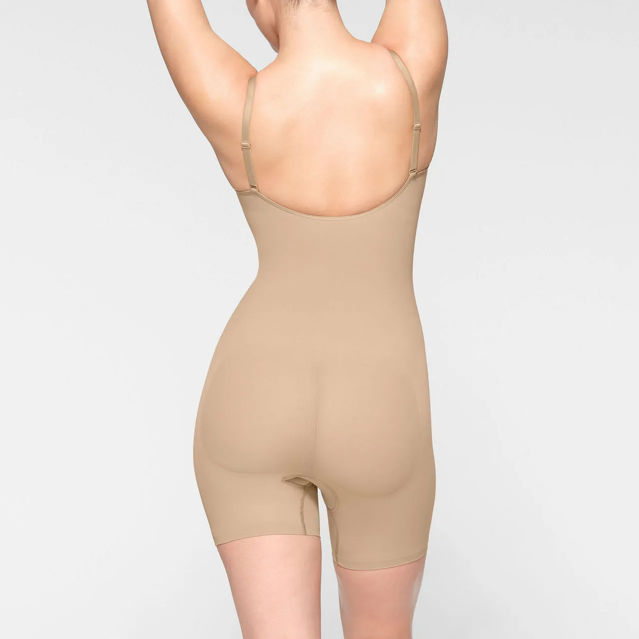 SKIMS SEAMLESS SCULPT Mid Thigh Bodysuit Clay - Beige